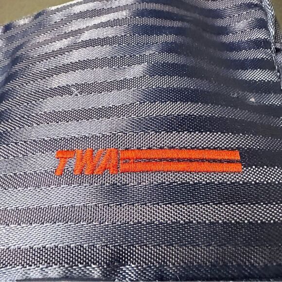 TWA Airlines Embroidered Zippered Personal Amenity Case Bag Pouch - Vintage - Picture 2 of 6